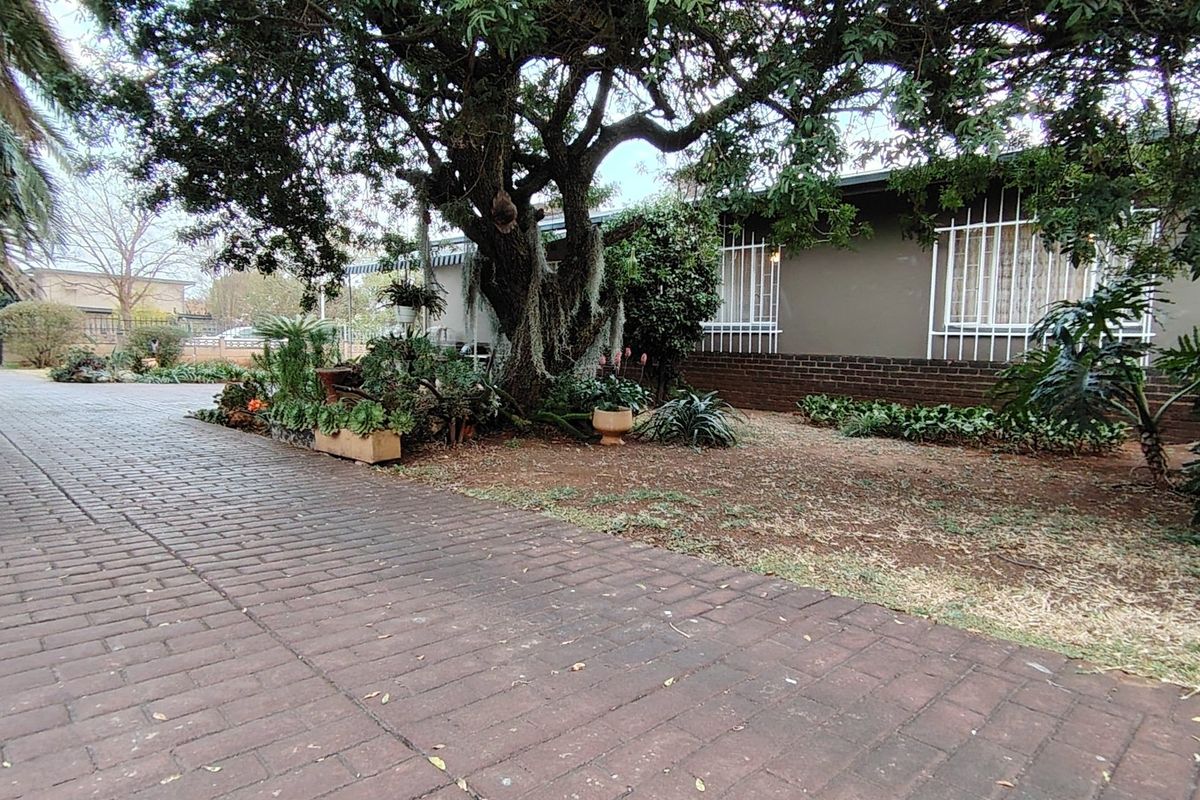 Charming and well maintained 3-Bedroom Family Gem - Photo 3