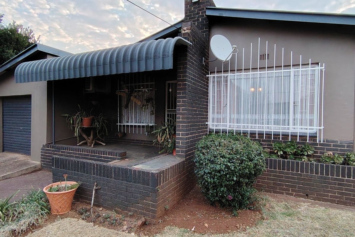 Charming and well maintained 3-Bedroom Family Gem - Photo 2
