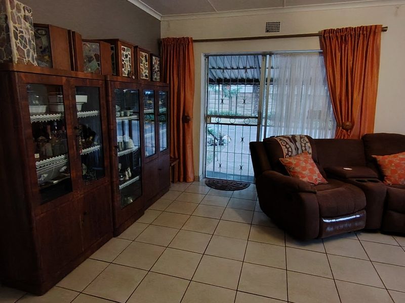 Charming and well maintained 3-Bedroom Family Gem - Photo 10