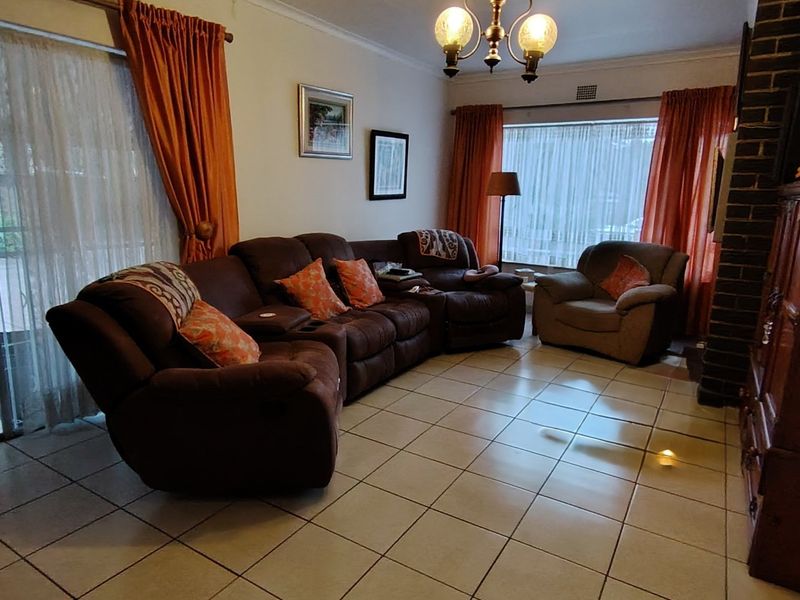 Charming and well maintained 3-Bedroom Family Gem - Photo 9