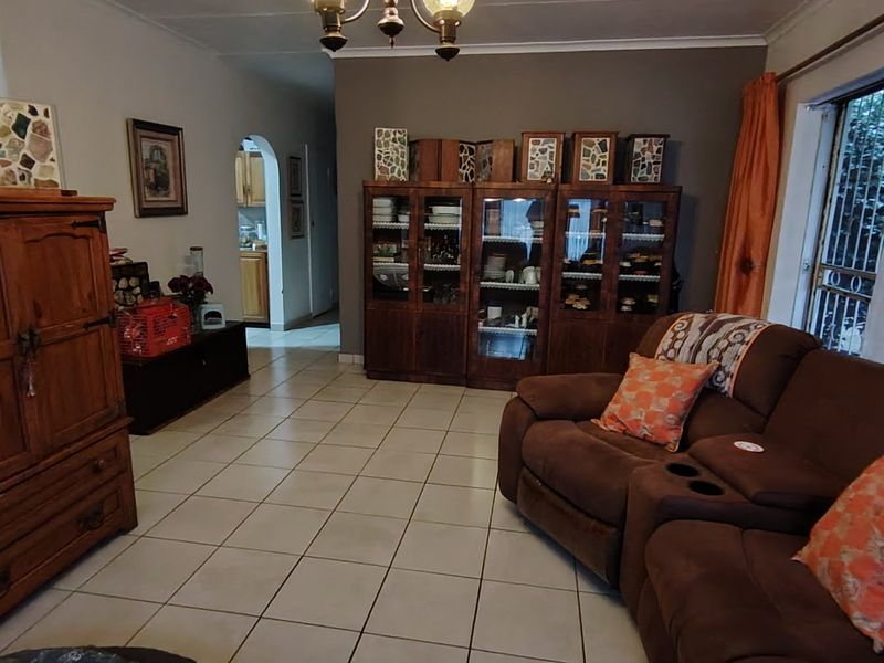 Charming and well maintained 3-Bedroom Family Gem - Photo 8
