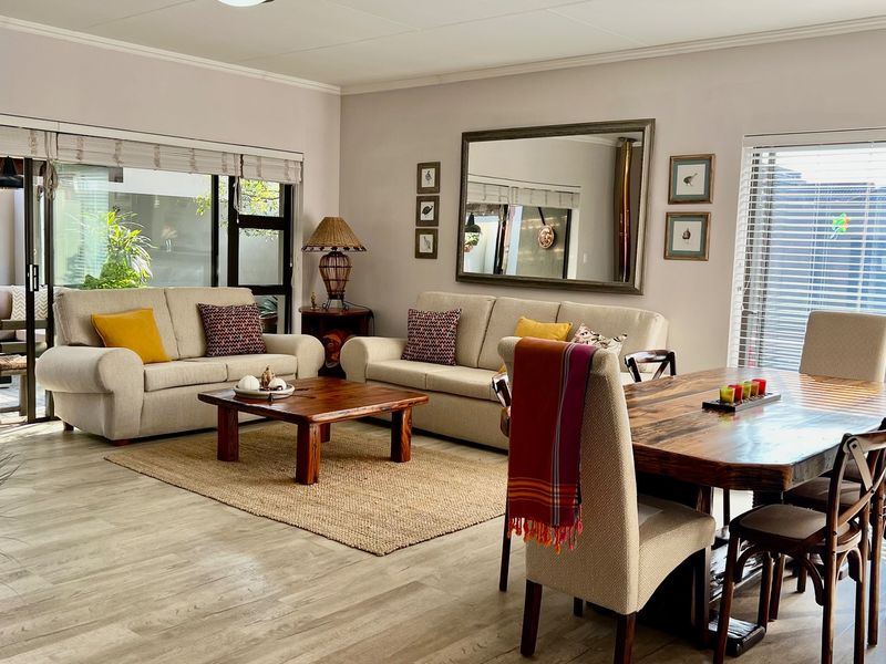 STYLISH, LOW MAINTENANCE LIVING IN PRESTIGIOUS EARL COURT LIFESTYLE ESTATE - Photo 2