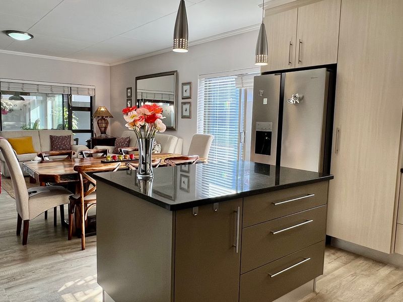 STYLISH, LOW MAINTENANCE LIVING IN PRESTIGIOUS EARL COURT LIFESTYLE ESTATE - Photo 9