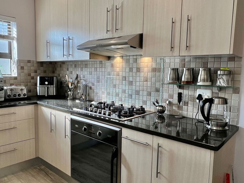 STYLISH, LOW MAINTENANCE LIVING IN PRESTIGIOUS EARL COURT LIFESTYLE ESTATE - Photo 7