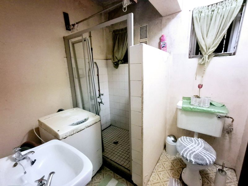 Luxury Four-Bedroom Apartment in Prime Location  - Photo 9