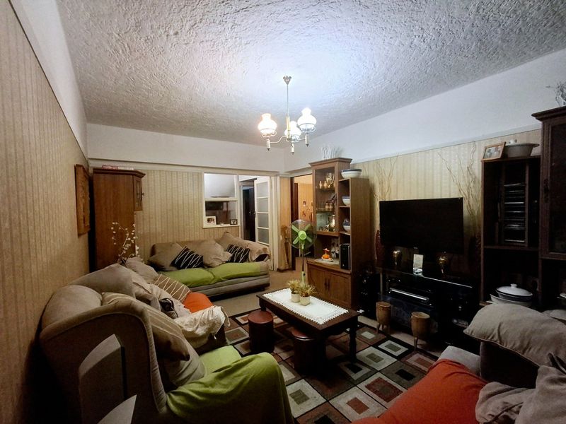 Luxury Four-Bedroom Apartment in Prime Location  - Photo 8