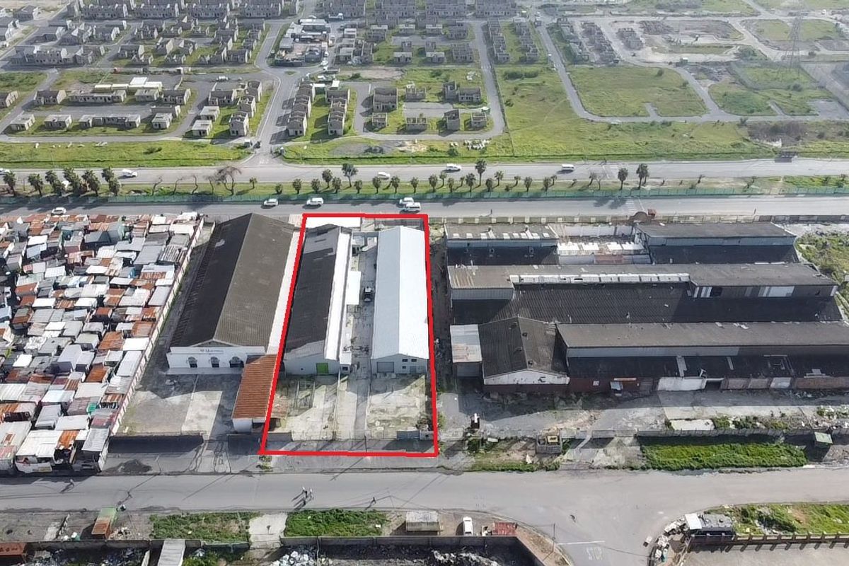High-Potential Industrial Property in a Prime Location - Ideal Site for Wholesale, Church Premises, Warehouses, Manufacturing, Distribution, Storage or Butchery Business. - Photo 4