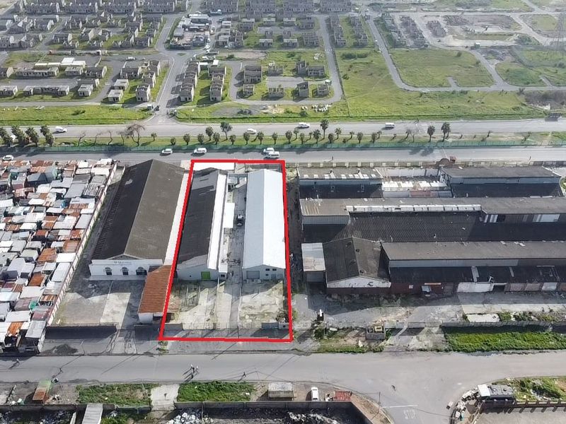 High-Potential Industrial Property in a Prime Location - Ideal Site for Wholesale, Church Premises, Warehouses, Manufacturing, Distribution, Storage or Butchery Business. - Photo 4