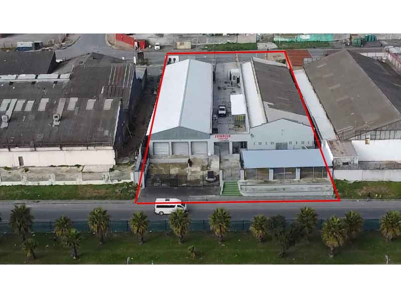 High-Potential Industrial Property in a Prime Location - Ideal Site for Wholesale, Church Premises, Warehouses, Manufacturing, Distribution, Storage or Butchery Business. - Photo 2