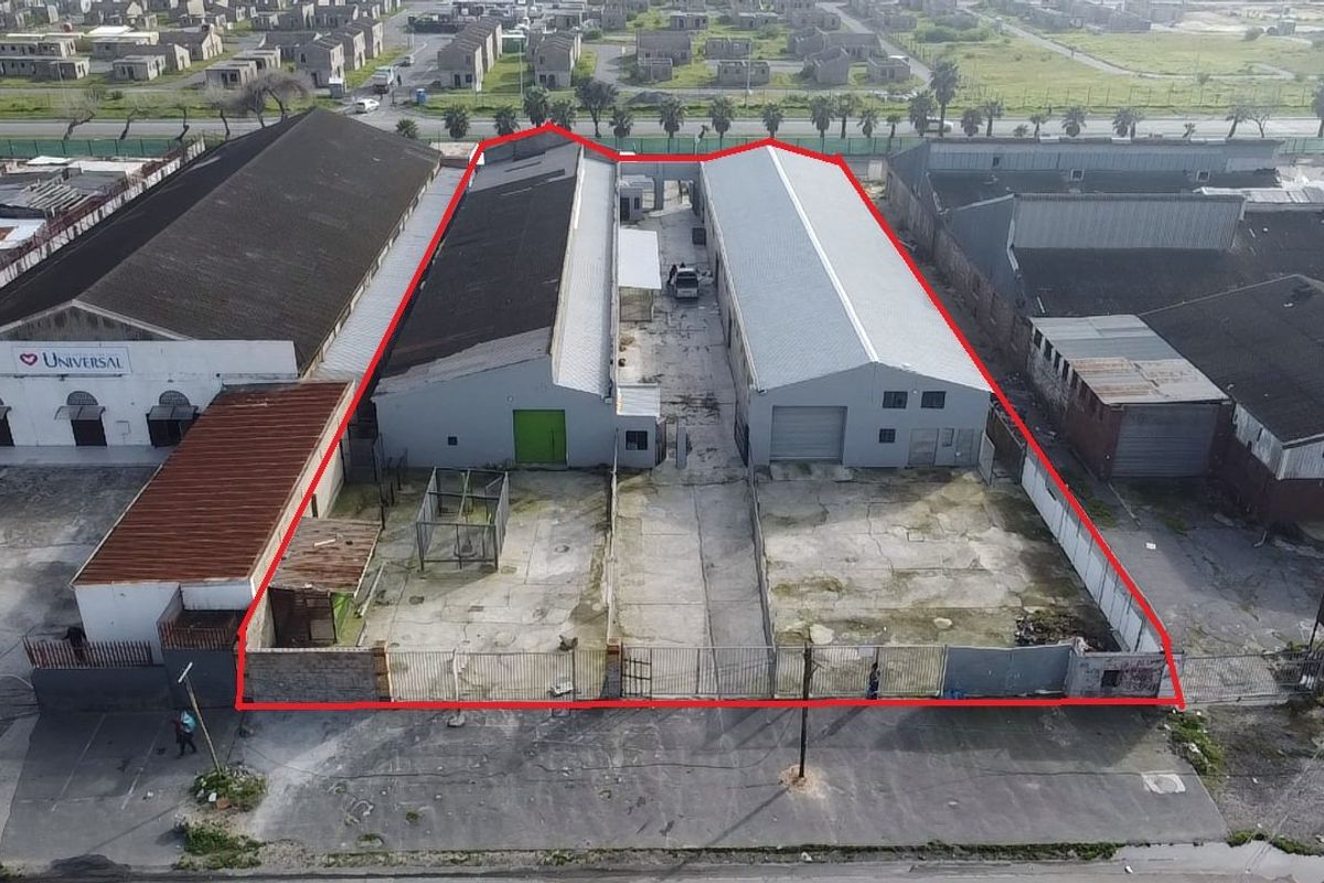 High-Potential Industrial Property in a Prime Location - Ideal Site for Wholesale, Church Premises, Warehouses, Manufacturing, Distribution, Storage or Butchery Business. - Photo 5