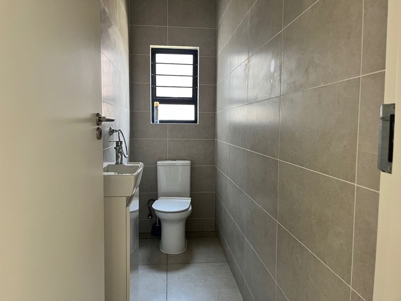 3-Bedroom Duplex Townhouse For Sale in Sunninghill - Photo 10