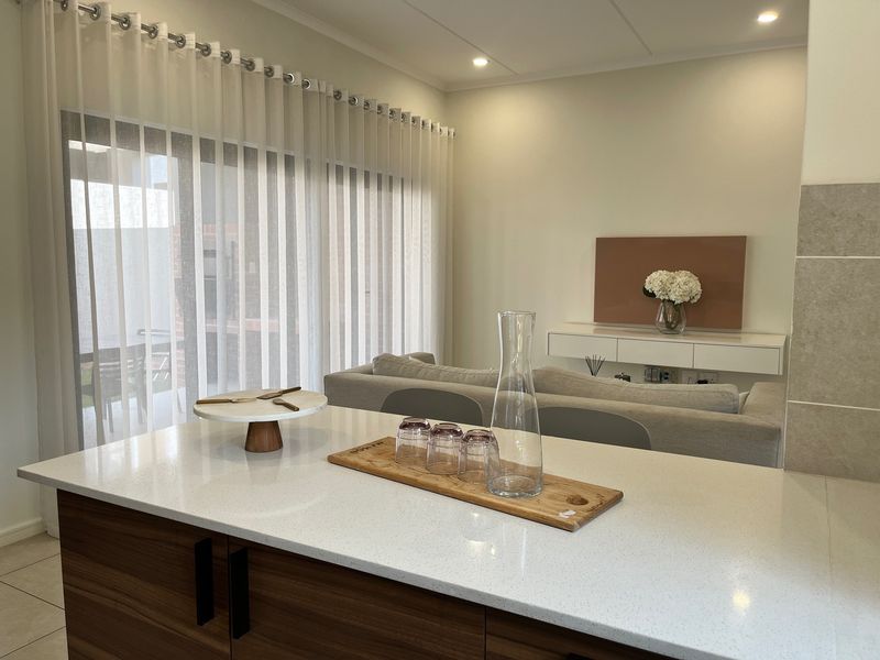 3-Bedroom Duplex Townhouse For Sale in Sunninghill - Photo 7