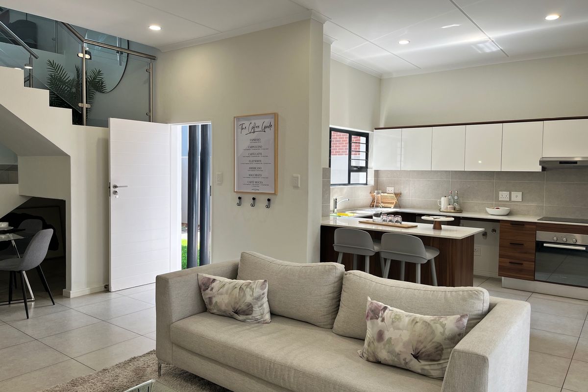 3-Bedroom Duplex Townhouse For Sale in Sunninghill - Photo 4