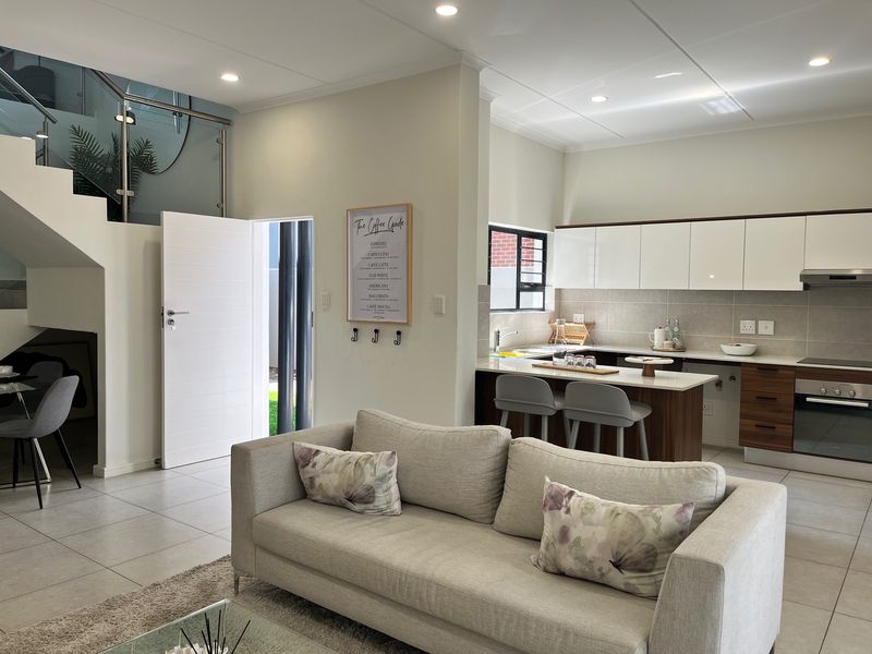 3-Bedroom Duplex Townhouse For Sale in Sunninghill - Photo 4