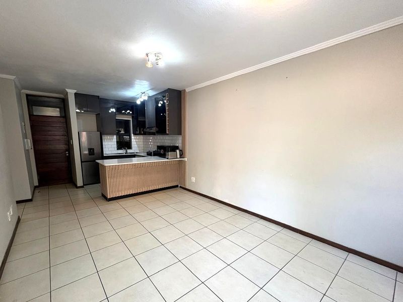 Stylish 2-Bedroom 1-Bathroom Apartment for Sale in Jackal Creek Golf Estate - Photo 9