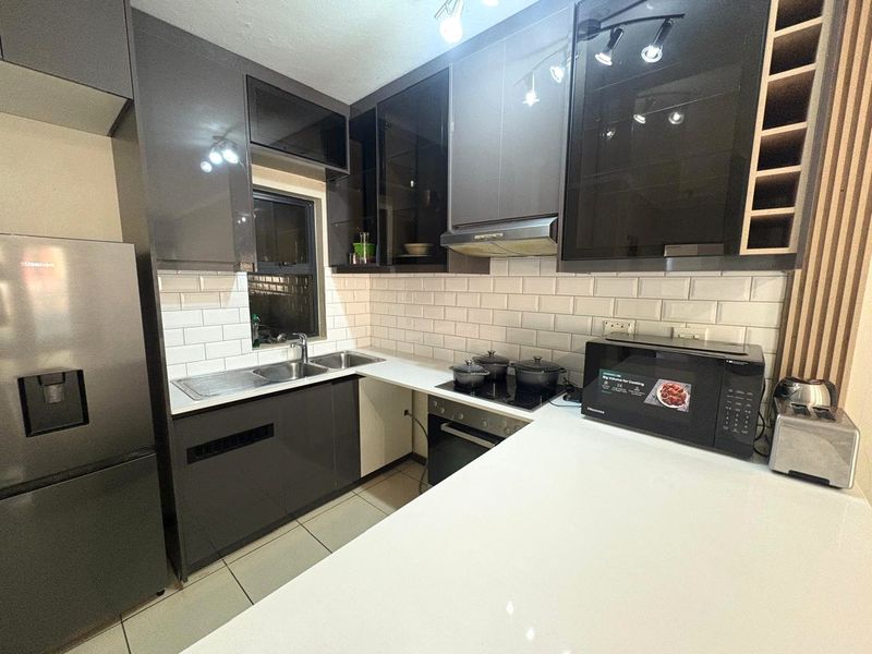 Stylish 2-Bedroom 1-Bathroom Apartment for Sale in Jackal Creek Golf Estate - Photo 7