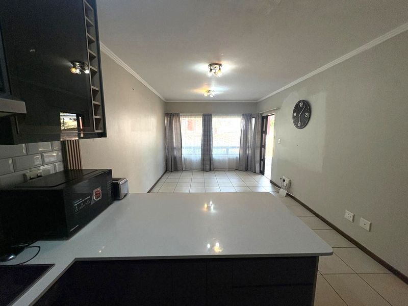 Stylish 2-Bedroom 1-Bathroom Apartment for Sale in Jackal Creek Golf Estate - Photo 6