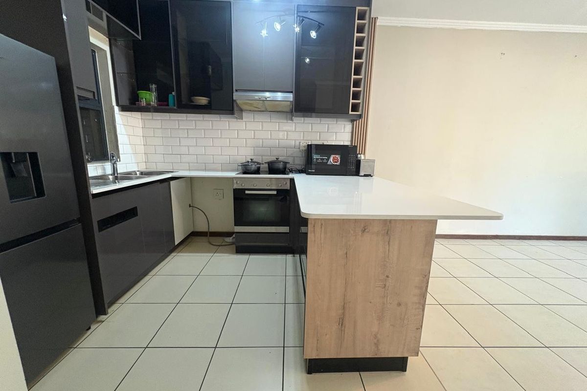 Stylish 2-Bedroom 1-Bathroom Apartment for Sale in Jackal Creek Golf Estate - Photo 4