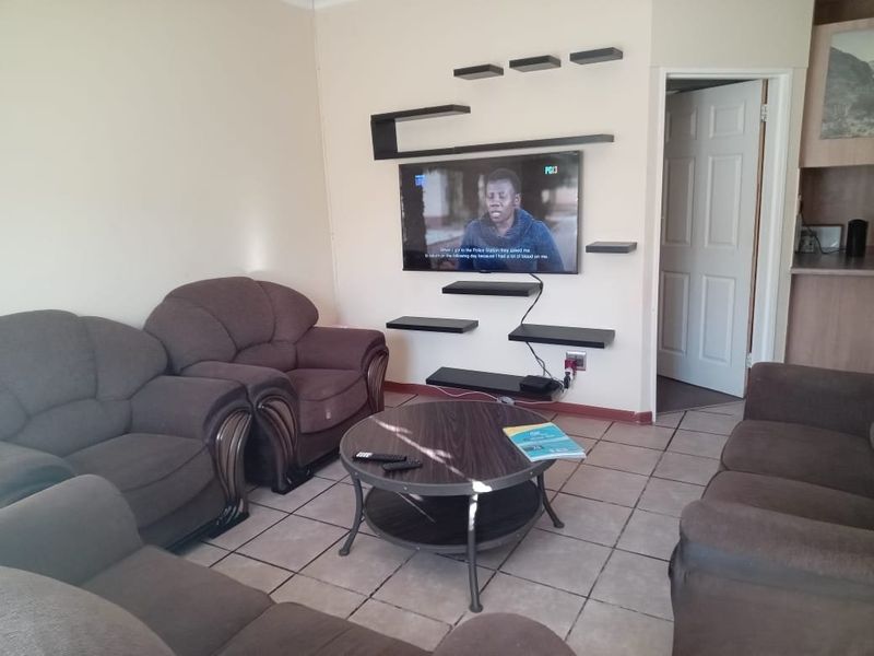 Lovely, neat town house for Sale in Panorama Park, Bloemfontein - Photo 5