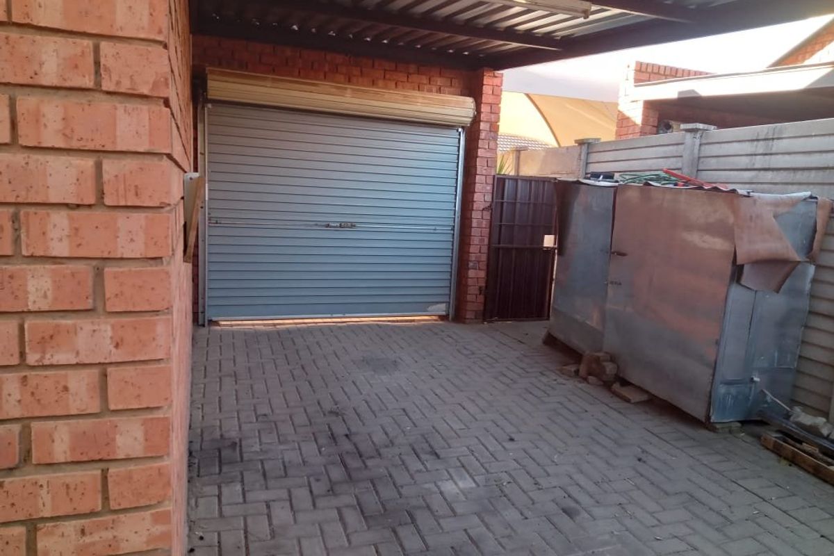 Lovely, neat town house for Sale in Panorama Park, Bloemfontein - Photo 2