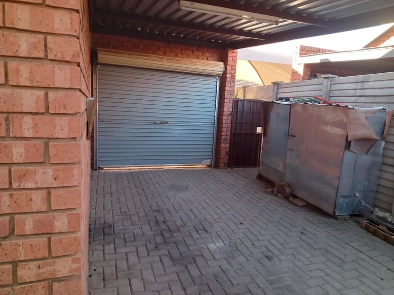 Lovely, neat town house for Sale in Panorama Park, Bloemfontein - Photo 2