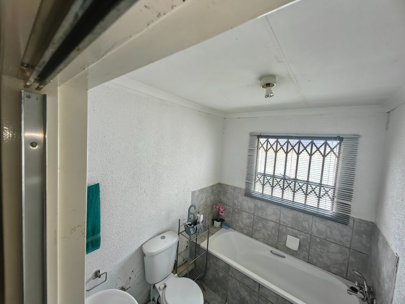 3 bedroom 2 bath house for sale in Cosmo City - Photo 10