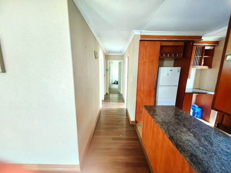 3 bedroom 2 bath house for sale in Cosmo City - Photo 5