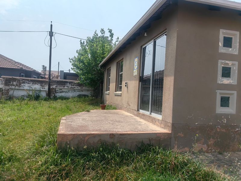 3 bedroom 2 bath house for sale in Cosmo City - Photo 2