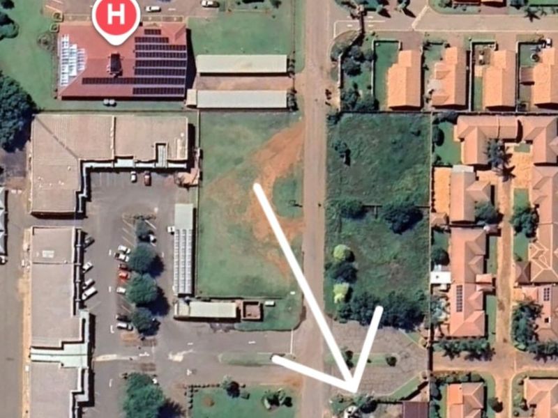 Spacious 950m2 Commercial Property with Canopies  Melodie - Photo 9