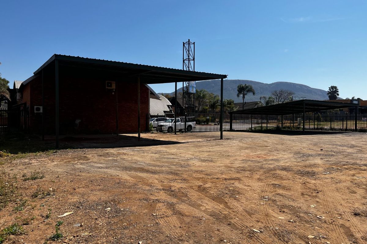 Spacious 950m2 Commercial Property with Canopies  Melodie - Photo 5