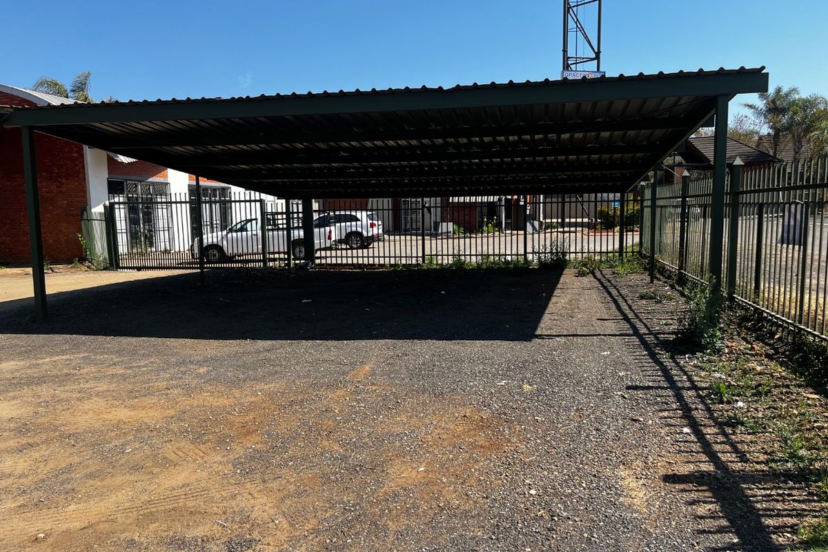 Spacious 950m2 Commercial Property with Canopies  Melodie - Photo 4