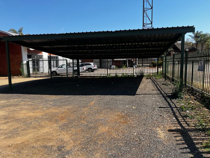 Spacious 950m2 Commercial Property with Canopies  Melodie - Photo 4