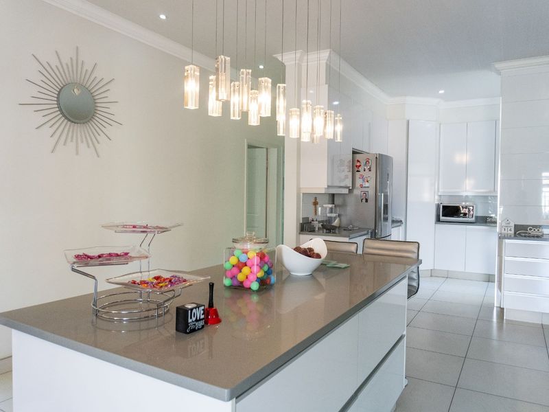 One of a kind - Photo 8