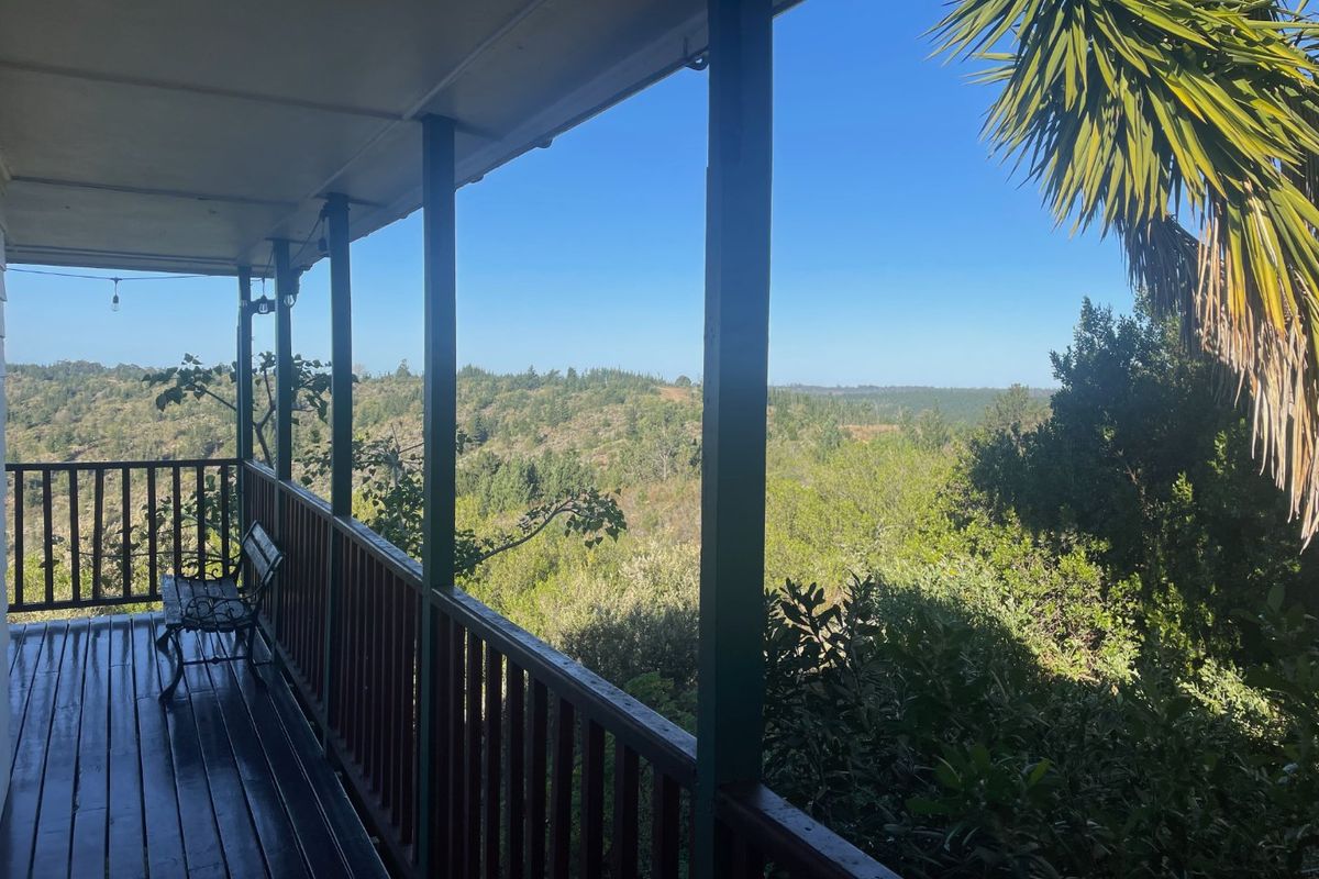 Lifestyle farm with Mountain and Valley views in Plettenberg Bay - Photo 2