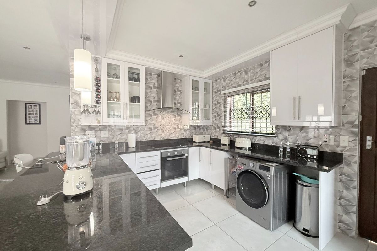 Immaculate 3 Bedroom 2 Baths home. - Photo 3