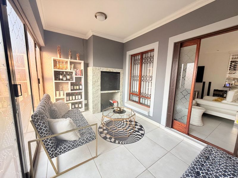 Immaculate 3 Bedroom 2 Baths home. - Photo 6