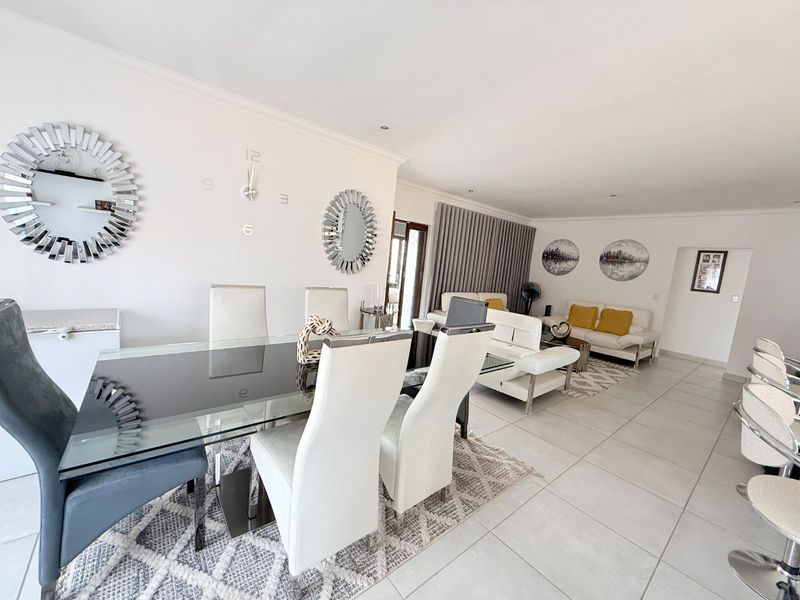 Immaculate 3 Bedroom 2 Baths home. - Photo 7