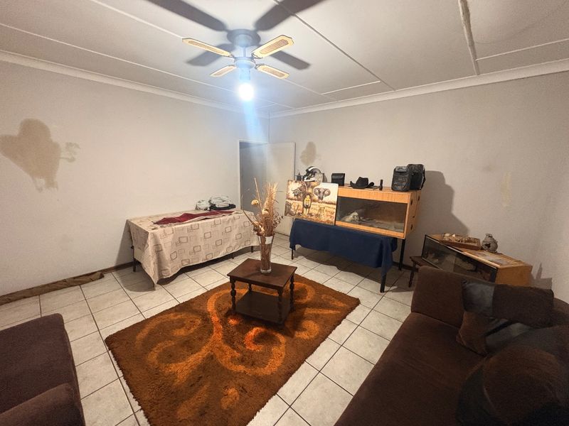 3 Bedroom House for Sale in Roosheuwel  - Photo 6