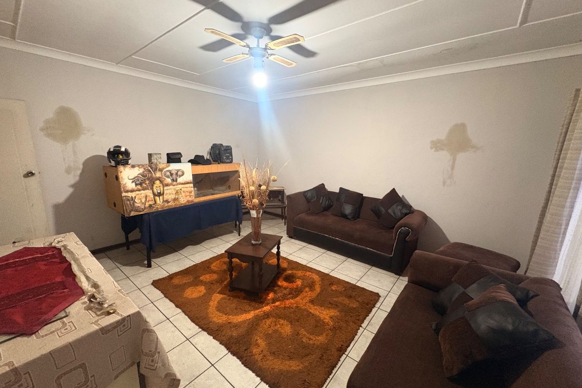 3 Bedroom House for Sale in Roosheuwel  - Photo 5