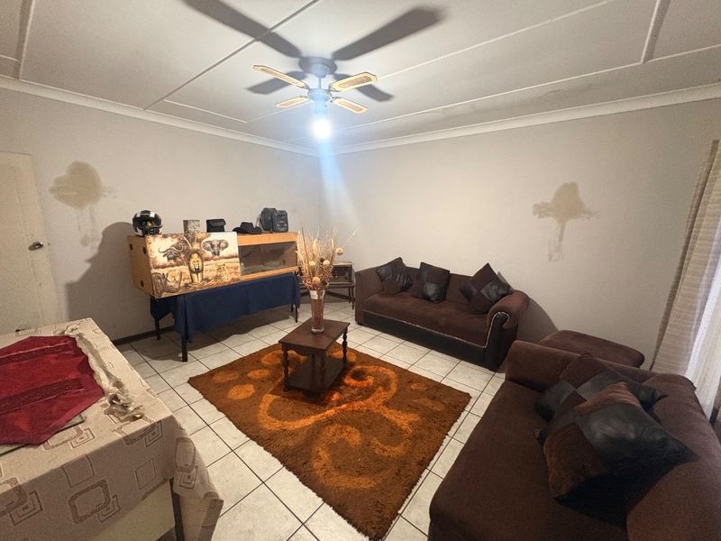 3 Bedroom House for Sale in Roosheuwel  - Photo 5