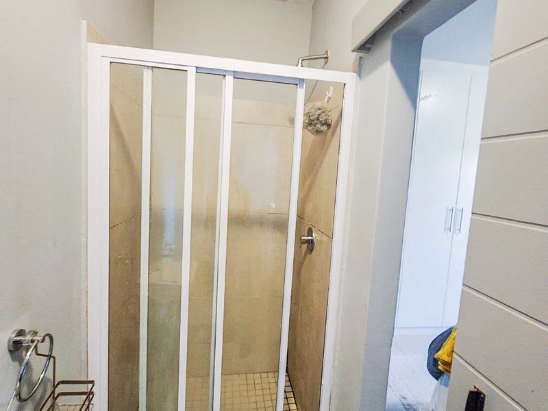 2 Bedroom Apartment / Flat for Sale in Hilton Central - Photo 7