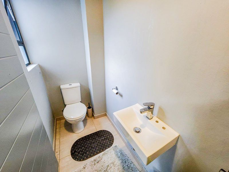 2 Bedroom Apartment / Flat for Sale in Hilton Central - Photo 6