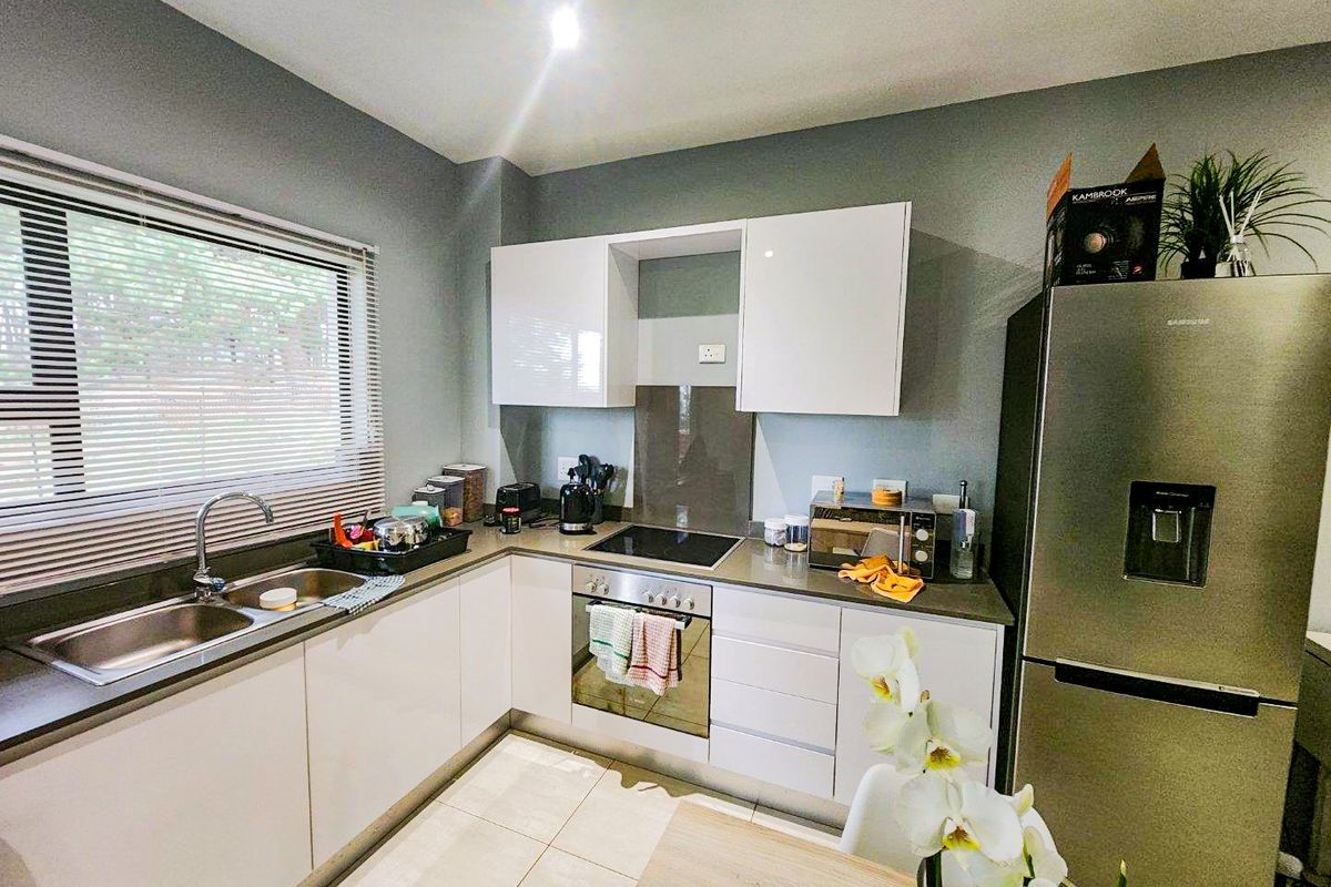 2 Bedroom Apartment / Flat for Sale in Hilton Central - Photo 2