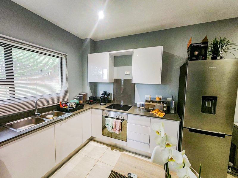 2 Bedroom Apartment / Flat for Sale in Hilton Central - Photo 2