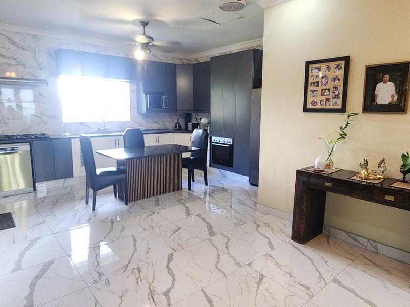 Spacious & Modern Family Home for Sale in Erasmia - Photo 6