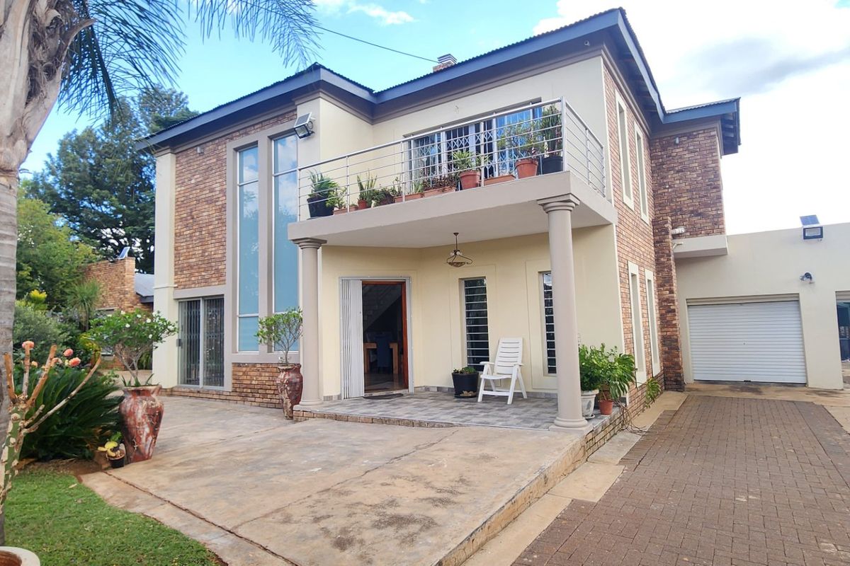 Spacious & Modern Family Home for Sale in Erasmia - Photo 2