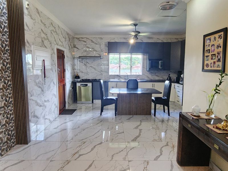 Spacious & Modern Family Home for Sale in Erasmia - Photo 7