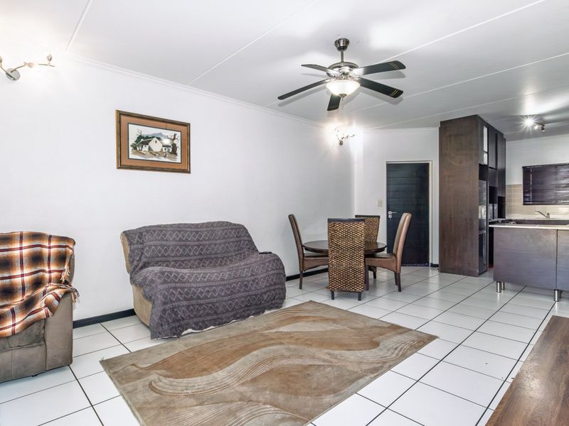 Stylish 3 Bedroom Unit With A Spacious Balcony  - Photo 7