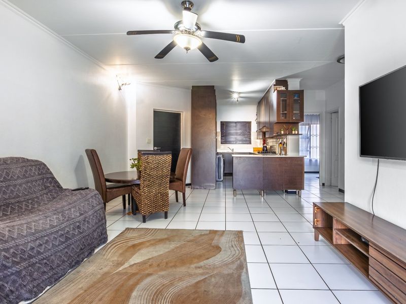 Stylish 3 Bedroom Unit With A Spacious Balcony  - Photo 6