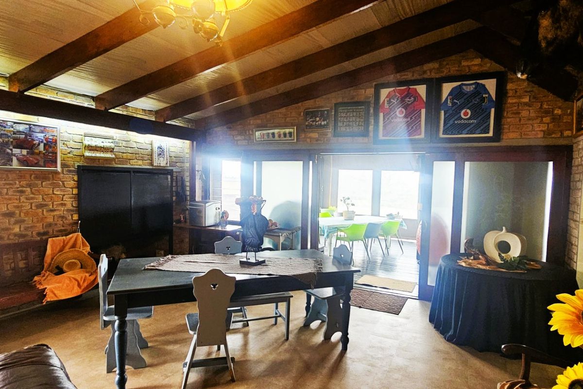 Lovely 5-Bedroom Family Home with Dam Views  - Photo 5